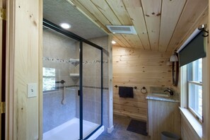 Shower, hair dryer, towels, soap - Custom Log Cabin on Wild Ammonoosuc River (Bath)