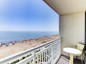 Property grounds - Stunning beachfront 2BR oceanfront suite sleeps 6-8. (Virginia Beach)