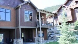 A multi-story wooden house with a stone foundation, a balcony, and a stone wall. - 0.5 mile walk to Gondola and Keystone Village!  50 yards to Keystone Shuttle!   (Keystone)