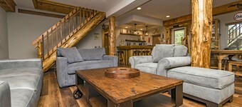 5 Bedrooms,Linens&Hot-tub Lake Golf & SplitRock !