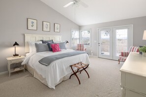 4 bedrooms, desk, WiFi