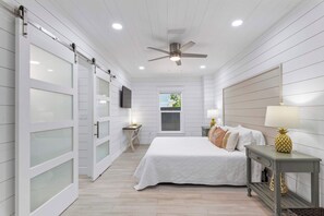 6 bedrooms, iron/ironing board, travel cot, WiFi - Snowbirds Welcome! Pool, Golf Cart Incl - Solstice (Santa Rosa Beach)