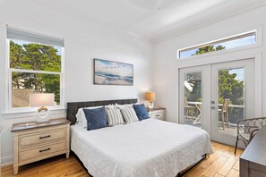 6 bedrooms, iron/ironing board, travel cot, WiFi - Relaxed beach home near 30A w/ pool (Santa Rosa Beach)