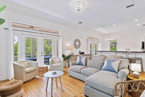 TV, stereo, offices - Relaxed beach home near 30A w/ pool (Santa Rosa Beach)