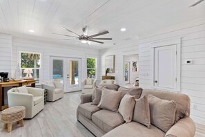 TV, stereo, offices - Beach retreat near 30A w/ pool & backyard (Santa Rosa Beach)