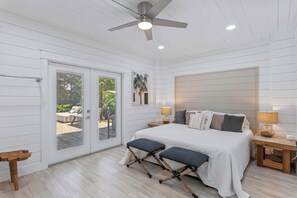 6 bedrooms, iron/ironing board, travel cot, WiFi - Relaxed beach home near 30A w/ pool (Santa Rosa Beach)