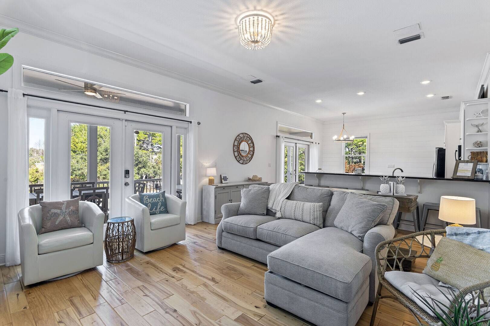 TV, stereoanlegg og kontorer