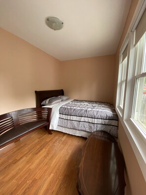 5 bedrooms, iron/ironing board, free WiFi, bed sheets