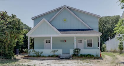 Adorable Chesapeake Bay Beach Cottage A Just 1 Block from the Sand!