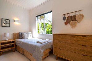 3 chambres, fer et planche à repasser, Wi-Fi, draps fournis