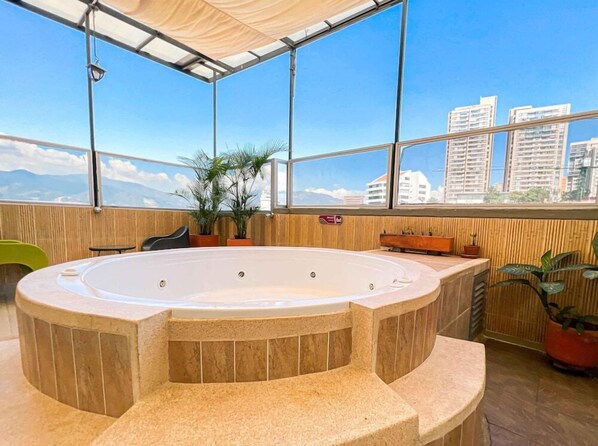 Indoor spa tub