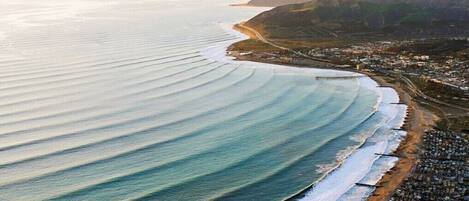 NĂ€ra stranden, solstolar och strandhanddukar