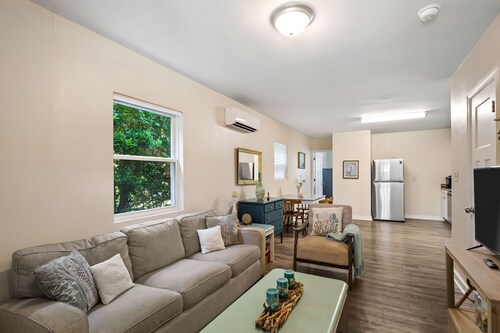 Adorable Chesapeake Bay Beach Cottage B Just 1 Block from the Sand!