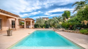 Piscine extérieure, piscine chauffée