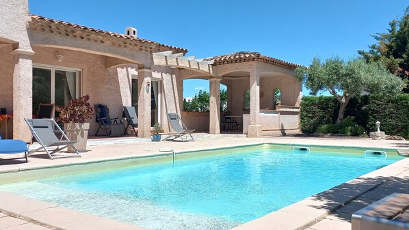 Piscine extérieure, piscine chauffée