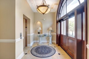 Lobby with elevator - Bay St Beauty 2 Bedroom Condo in the Heart of SAV (Savannah)