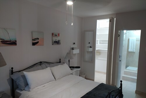 Rosejay Self Catering Cottage.  Close to all Durban's major Attractions.