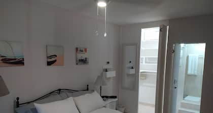 Rosejay Self Catering Cottage. Close to all Durban's major Attractions.