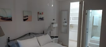 Rosejay Self Catering Cottage. Close to all Durban's major Attractions.