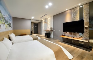 Grand Quadruple Room | Individually furnished, blackout curtains, free WiFi, bed sheets - Central Alley 41 (Taoyuan City)