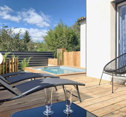 Meublé de tourisme ***