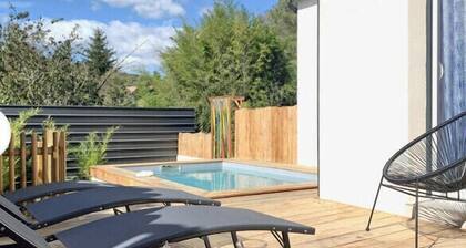 Meublé de tourisme ***