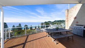 Outdoor dining - Ocean Vue - Stunning Views! (AVOCA BEACH)