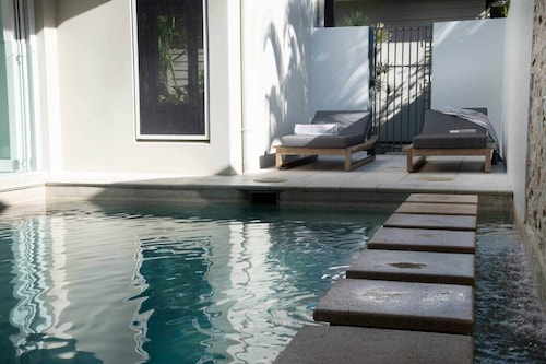 Nikatara - Mission Beach