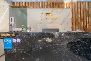 Lobby-lounge