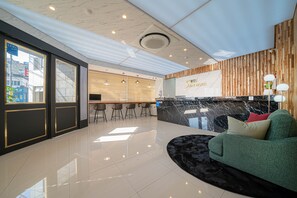 Lobby-lounge