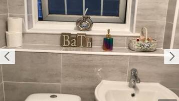 Handdukar, tvÄl och toalettpapper