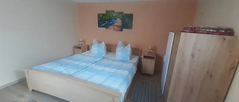 1 室のベッドルーム、WiFi、ベッドシーツ