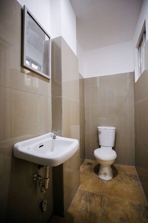 Standard Single Room | Bathroom