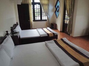 Superior Quadruple Room | Desk, free WiFi, bed sheets - Duy Dang Hotel (Da Lat)