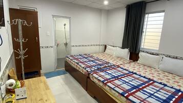 Standard Room | Desk, WiFi (free), bed sheets