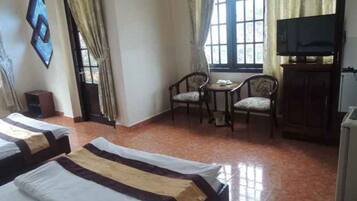 Superior Quadruple Room | Desk, WiFi (free), bed sheets