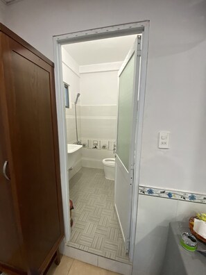 Habitación estándar | Escritorio, wifi gratis y ropa de cama 