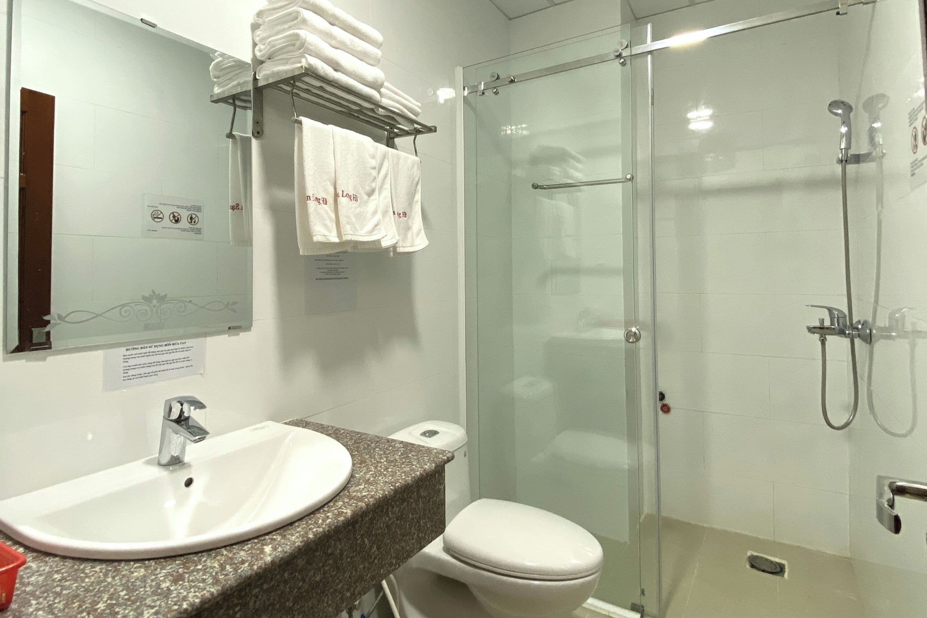 twin room | bathroom | shower, free toiletries, slippers