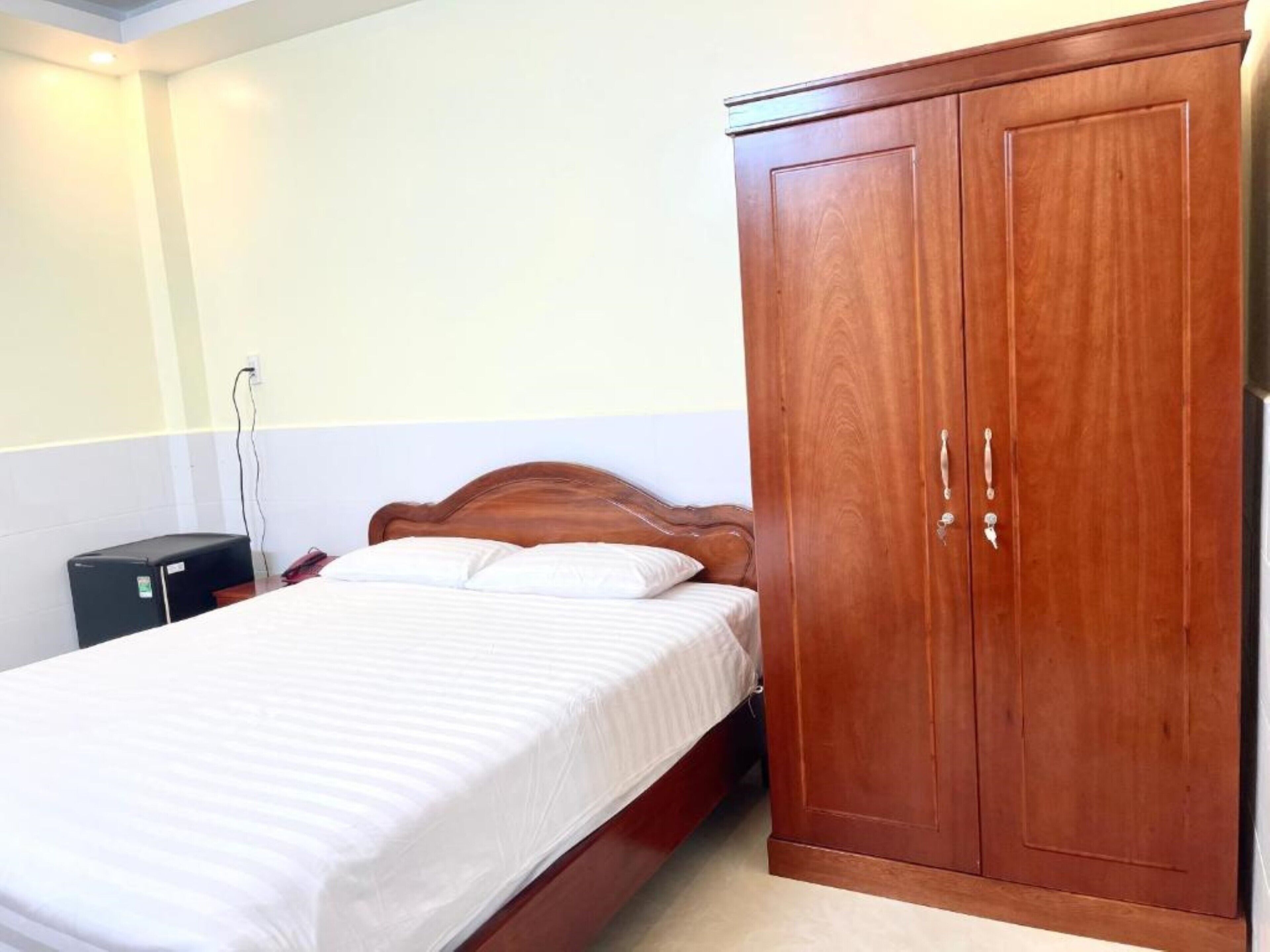 superior double room | desk, free wifi, bed sheets
