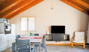 Dining - Nestled in the serene and picturesque hills of BELLANO lies a cozy and enchanting loft, offering a hypnotic view of tranquil Lake Como. This perfect abode boasts a splendid terrace, designed to offer a breathtaking view of the placid lake, and an al fres (Bellano)