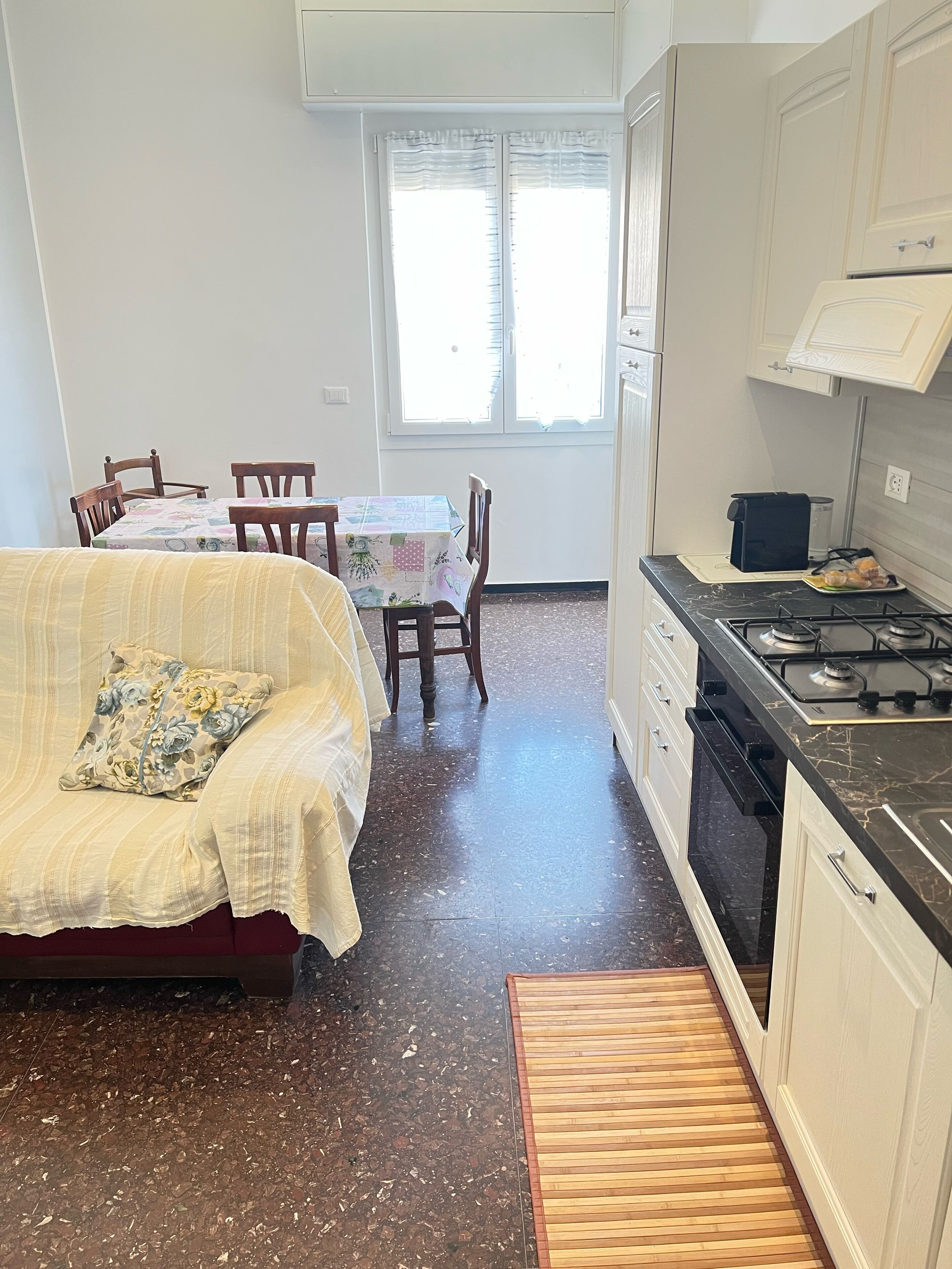 Kühlschrank, Ofen, Herdplatte, Geschirrspüler