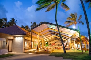 Outdoor dining - Jatiuca Hotel and Resort (Maceió)