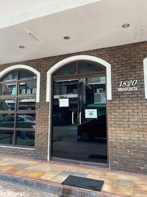 Exterior - OYO 797 Brickwood Suites (Manila)