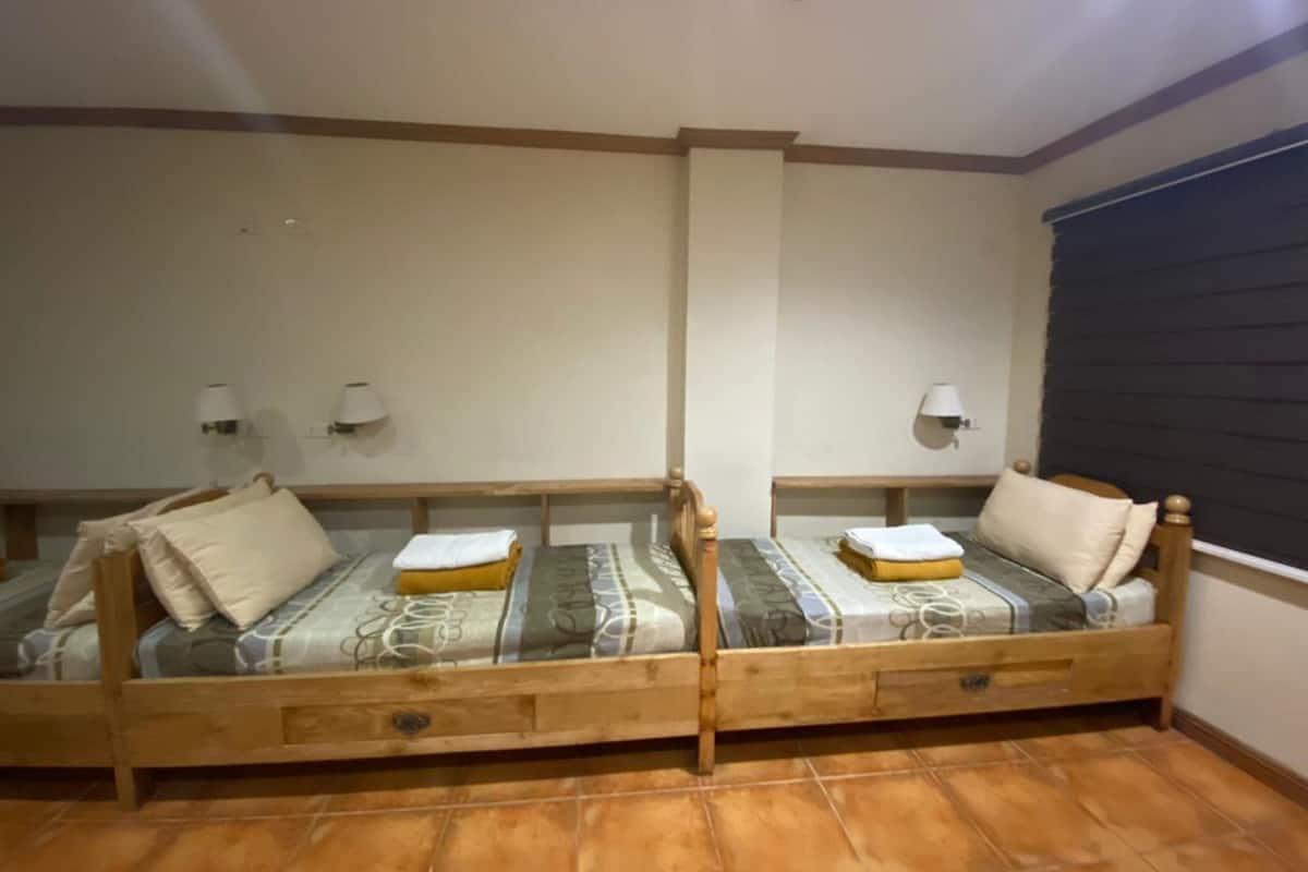 Habitación triple estándar | Ropa de cama