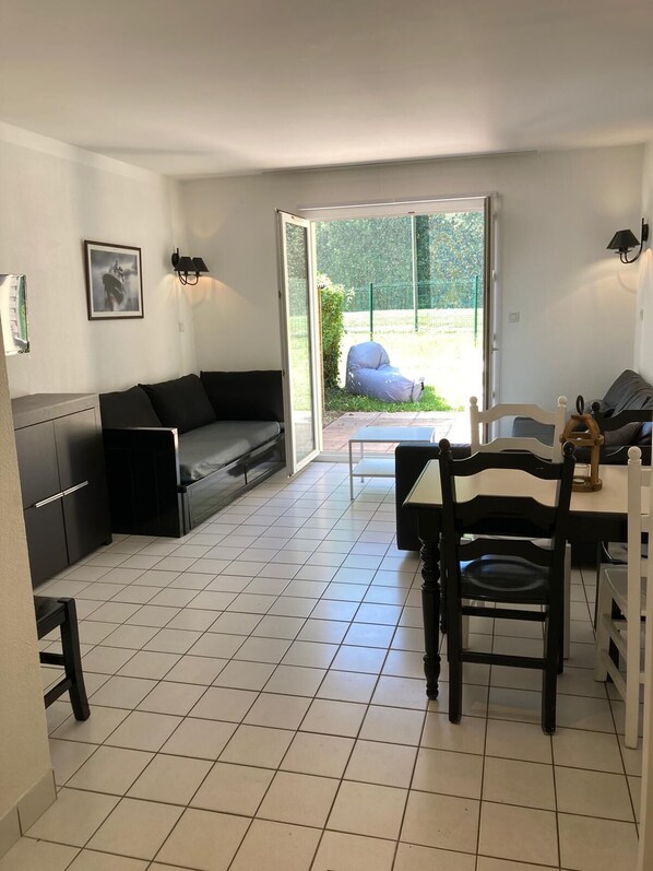 TV - Charming cottage with swimming pool, 10 minutes from Carnac (Ploemel)