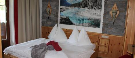 2 bedrooms, iron/ironing board, travel cot, free WiFi