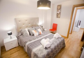 1 habitación, tabla de planchar con plancha y cuna de viaje 