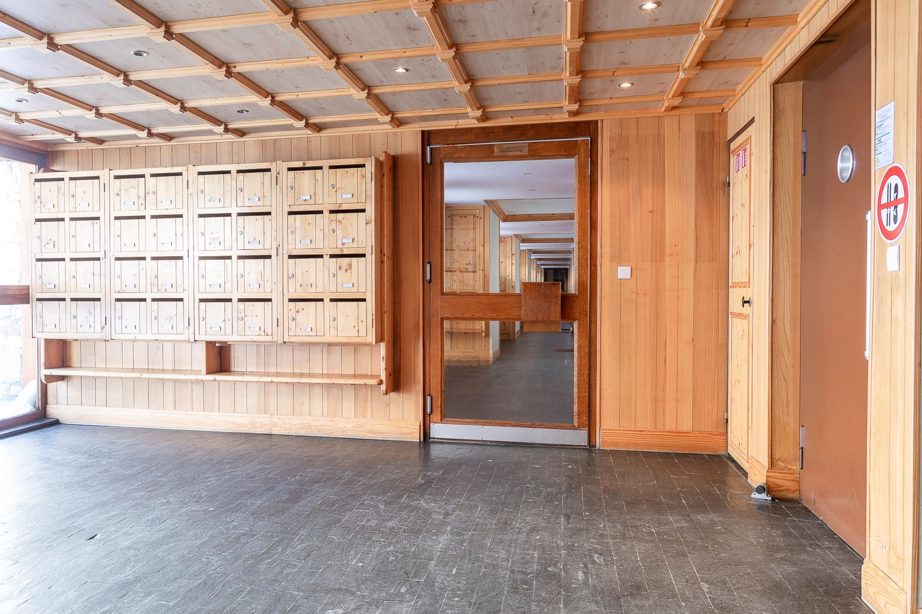 Pintu masuk interior