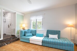 Smart TV, fireplace - Bonita Casa CON Jardin Privado Y Piscina Comunitaria (Palafrugell)