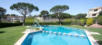 Bonita Casa CON Jardin Privado Y Piscina Comunitaria